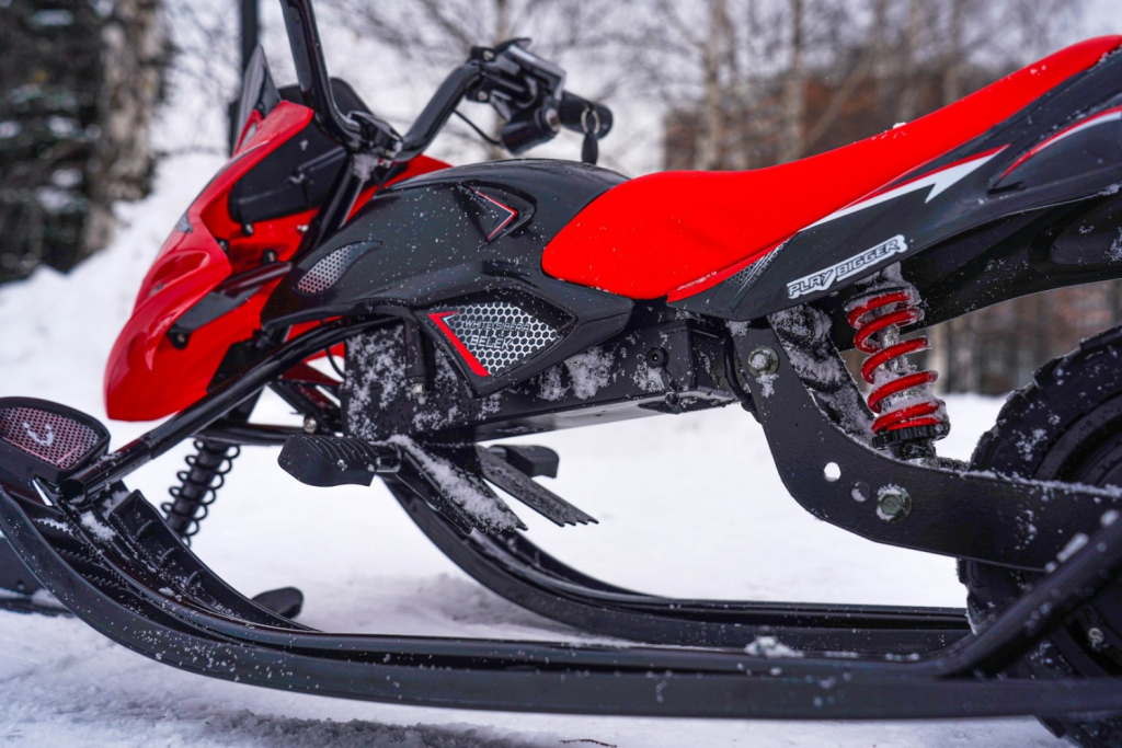 Передняя часть электроснегоката