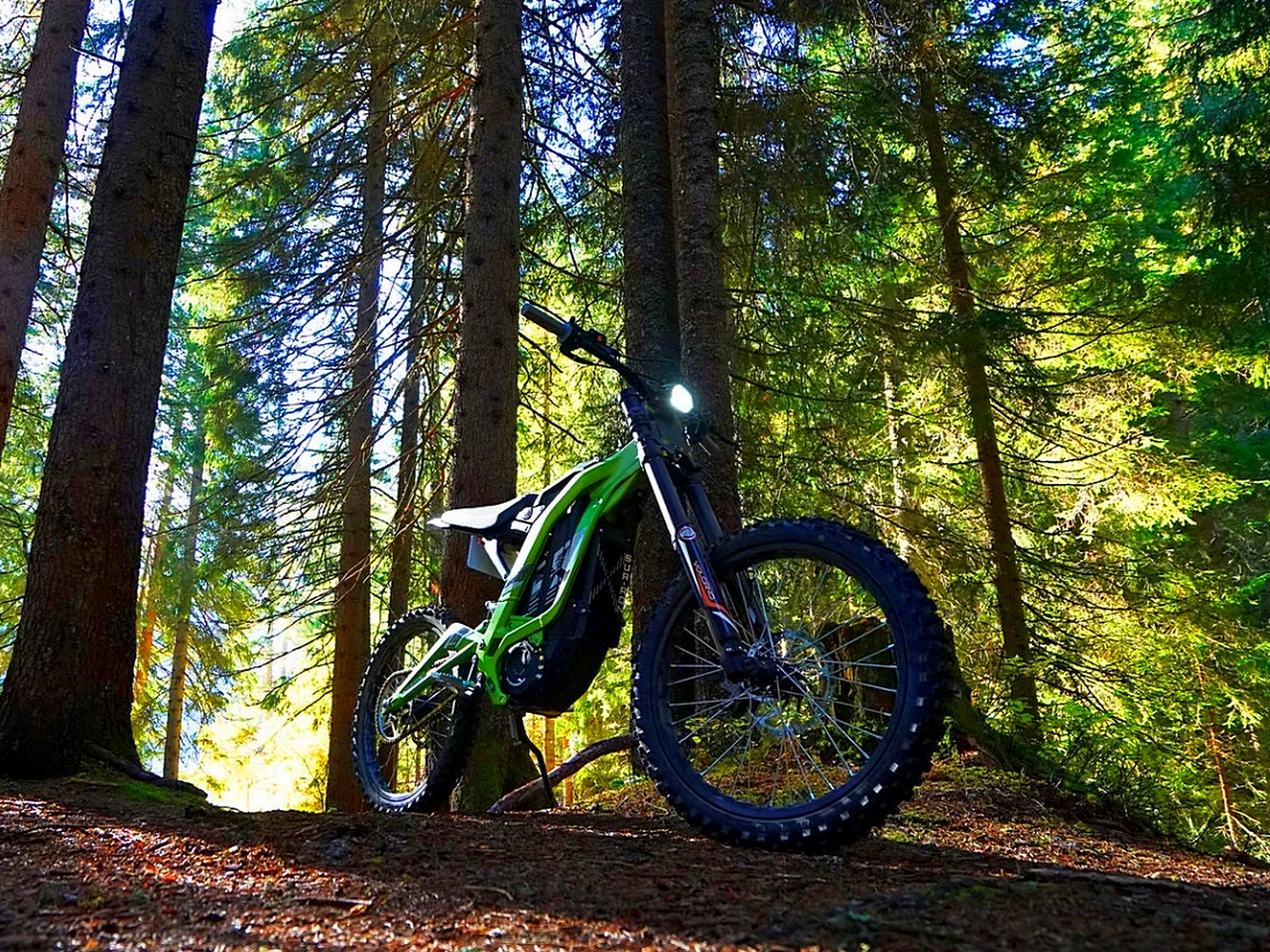 Электромотоцикл WHITE SIBERIA SUR-RON X Light Bee