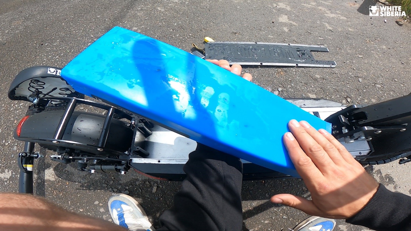 Вода внутри деки после теста