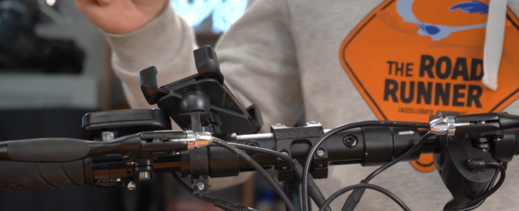 Люфт в рулевой колонке электросамоката