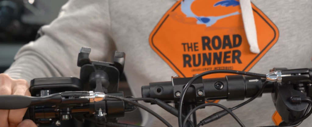 Откручивание болтов крепления руля