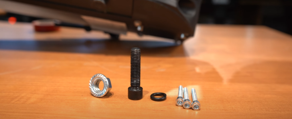 Болт рулевой колонки для подтягивания