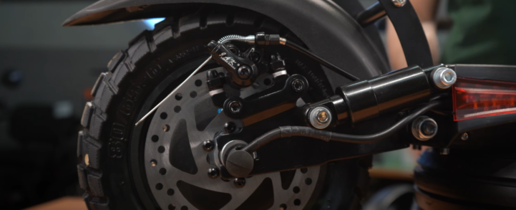 Неравномерный износ тормозных колодок