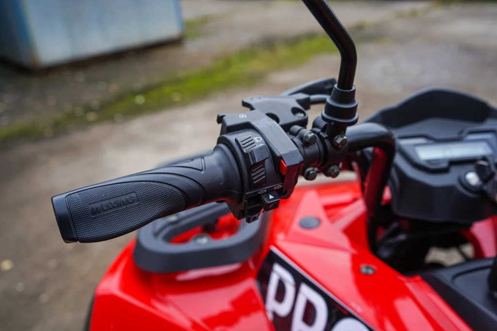 Органы управления электроквадроцикла