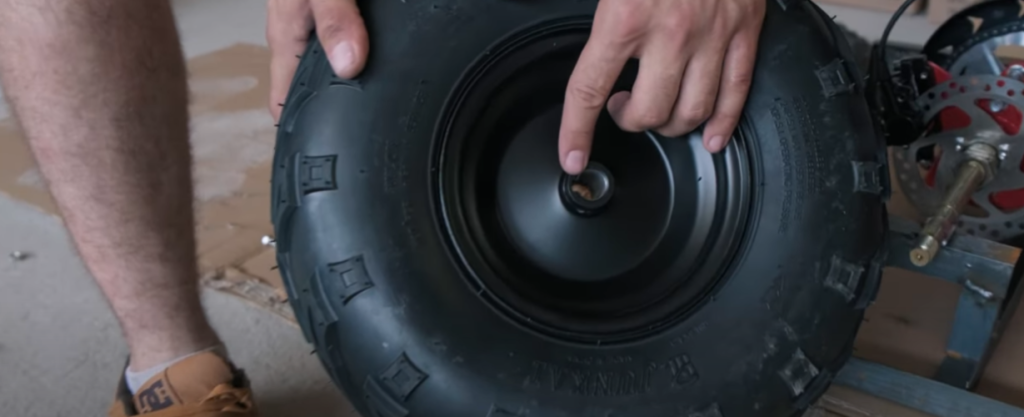 Совмещение шлицов при установке колеса